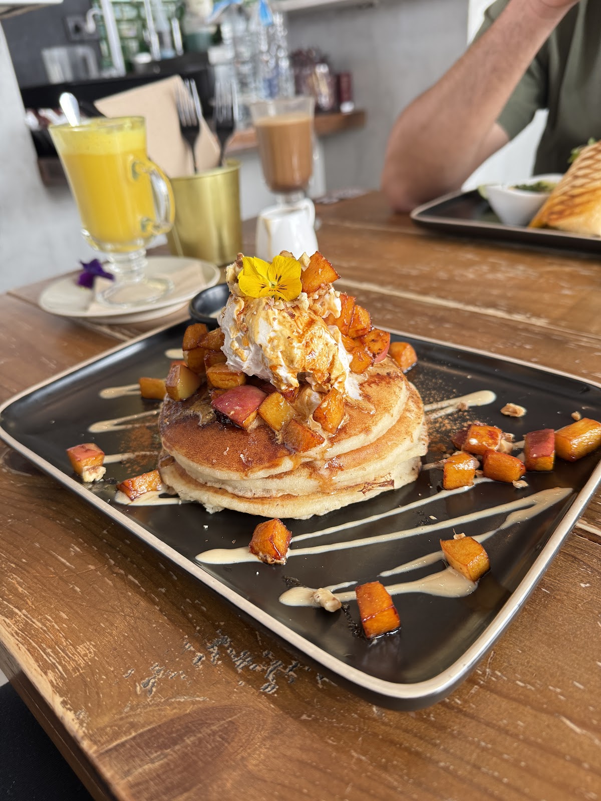 Hustle n' Flow Eatery · San Pedro photo 3